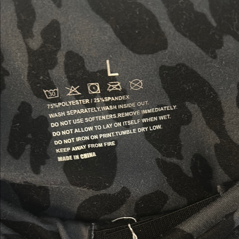 Chic Black Animal Print Leggings - Picture 2 of 6